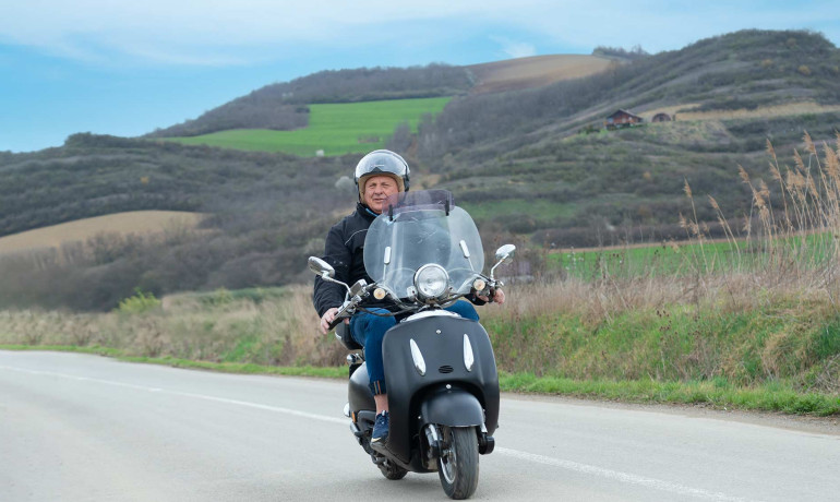 Descoperă Transilvania pe retro-scuter